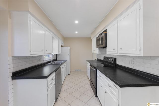 8308 S 49th Street, Omaha, NE 68157