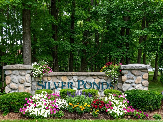 359 Colonial Circle 359, Manorville, NY 11949