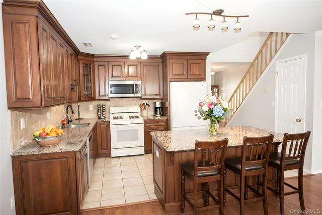 359 Colonial Circle 359, Manorville, NY 11949