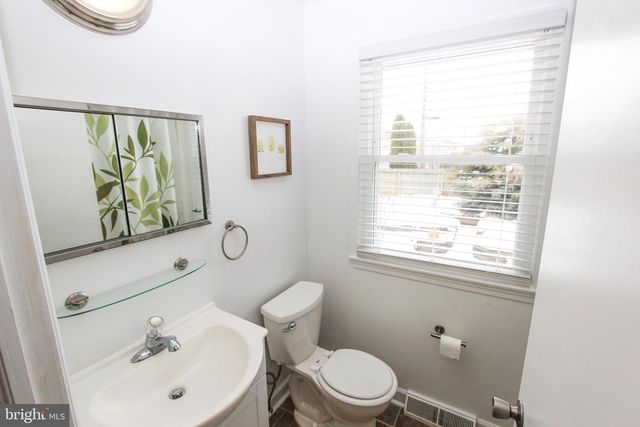 132 WORRAL DR, Newark, DE 19711