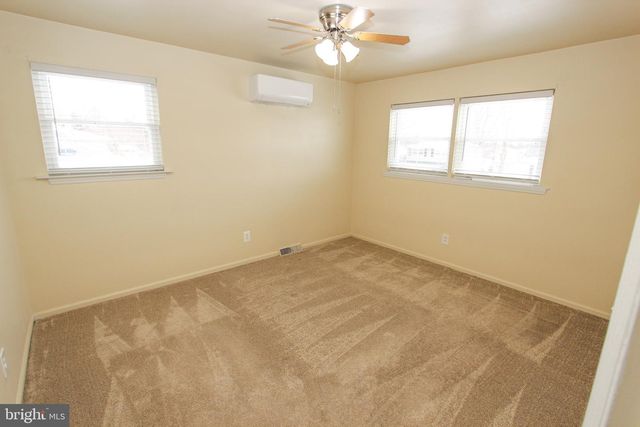 132 WORRAL DR, Newark, DE 19711