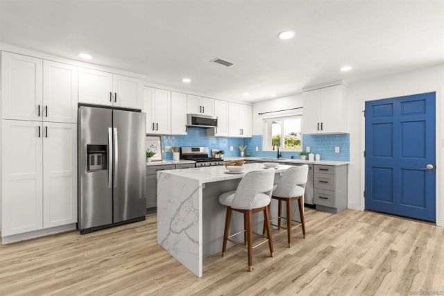 3825 Tiara St, San Diego, CA 92111