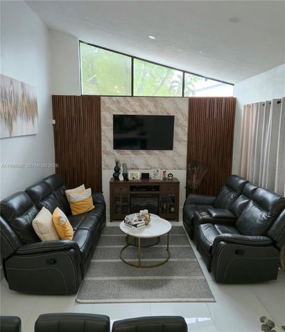 4430 NW 185th St, Miami Gardens, FL 33055