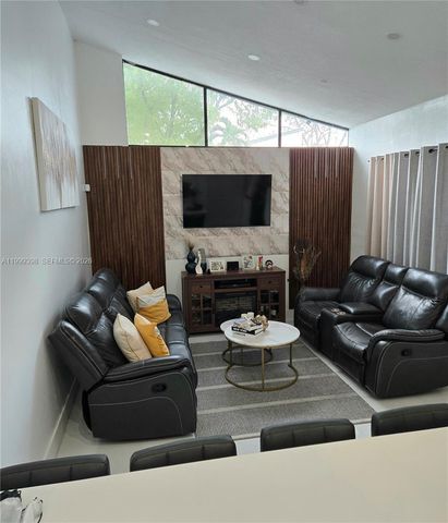 4430 NW 185th St, Miami Gardens, FL 33055