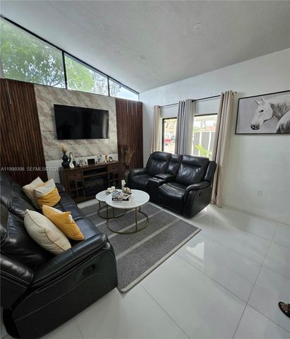 4430 NW 185th St, Miami Gardens, FL 33055