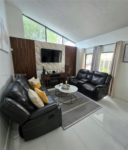 4430 NW 185th St, Miami Gardens, FL 33055