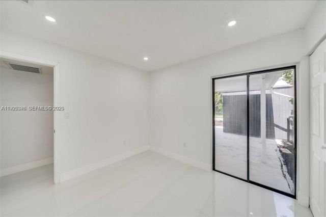 4430 NW 185th St, Miami Gardens, FL 33055