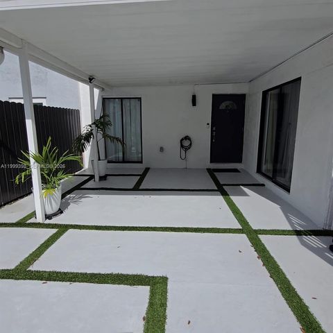 4430 NW 185th St, Miami Gardens, FL 33055