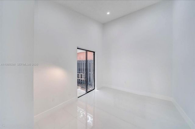 4430 NW 185th St, Miami Gardens, FL 33055