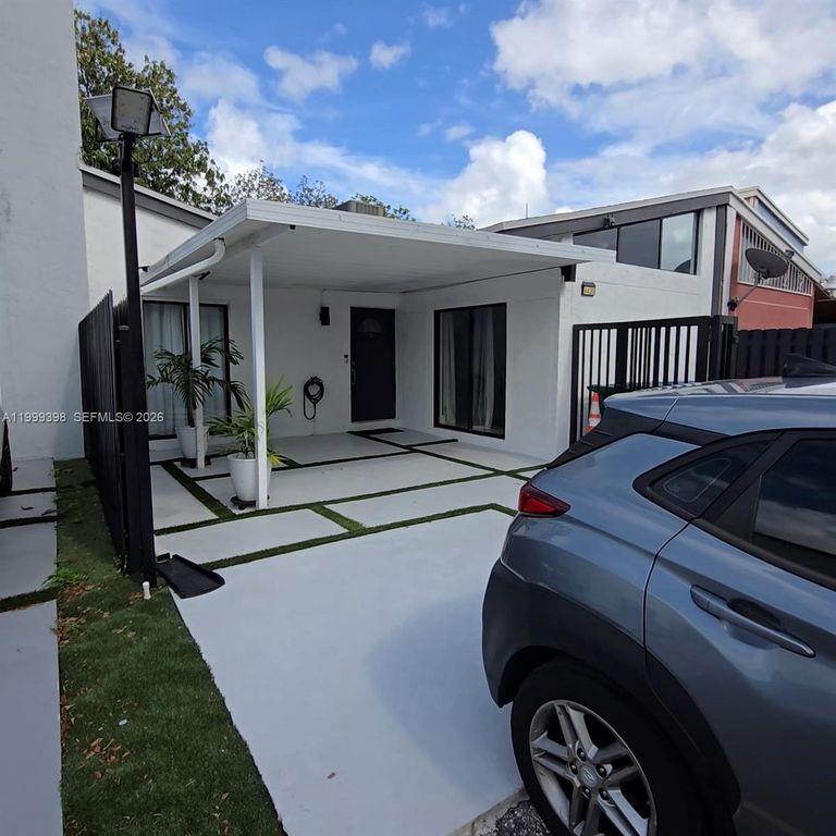 4430 NW 185th St, Miami Gardens, FL 33055