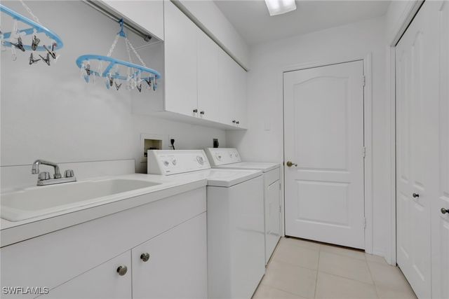 1450 Vintage LN, Naples, FL 34104