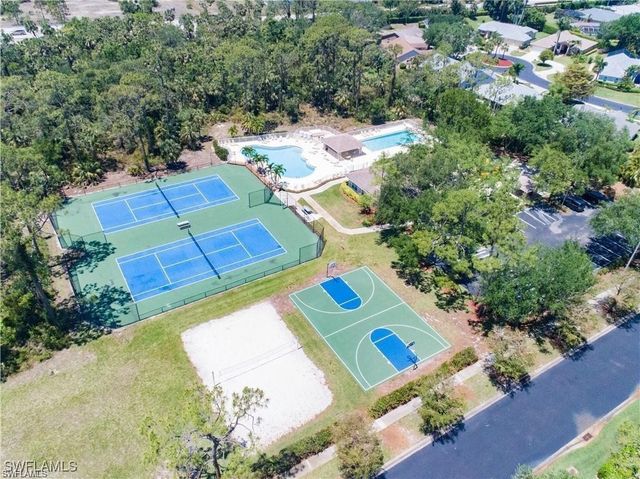 1450 Vintage LN, Naples, FL 34104