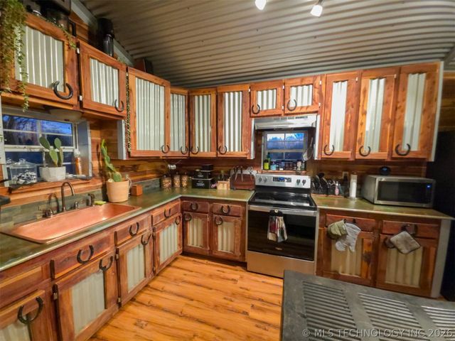 13285 S Oktaha Road W, Oktaha, OK 74450