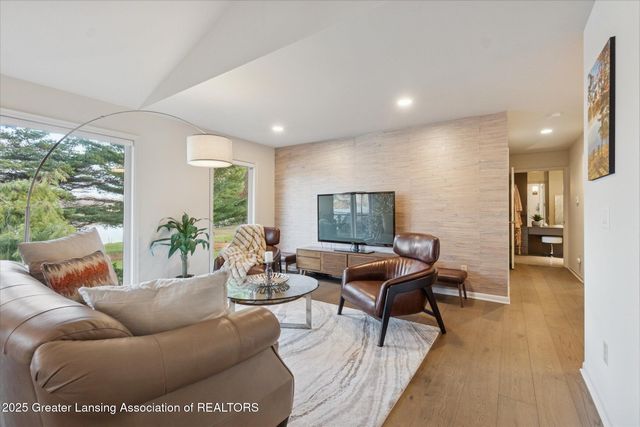 4.5 Locust Lane, Lansing, MI 48911