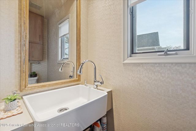 4.5 Locust Lane, Lansing, MI 48911