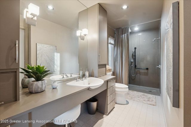 4.5 Locust Lane, Lansing, MI 48911