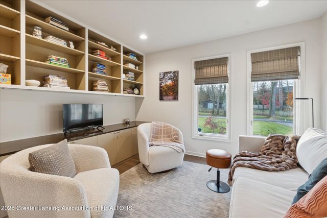 4.5 Locust Lane, Lansing, MI 48911