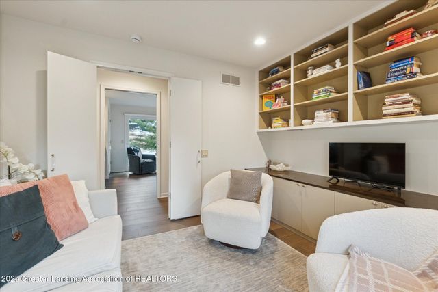 4.5 Locust Lane, Lansing, MI 48911