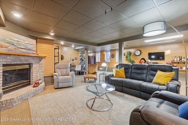 4.5 Locust Lane, Lansing, MI 48911