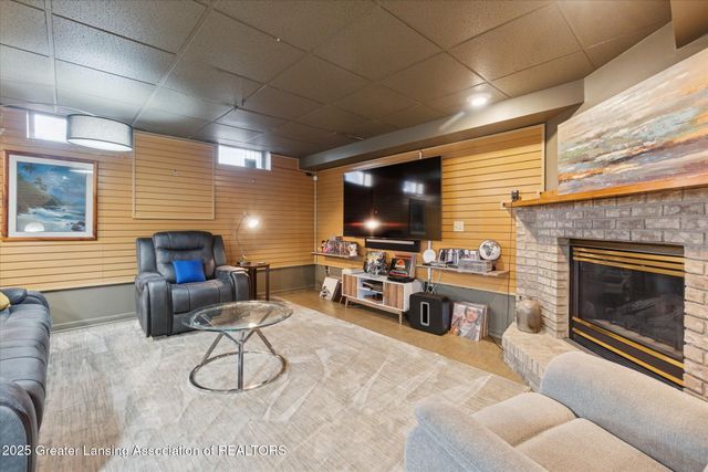 4.5 Locust Lane, Lansing, MI 48911