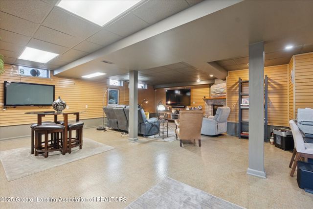 4.5 Locust Lane, Lansing, MI 48911