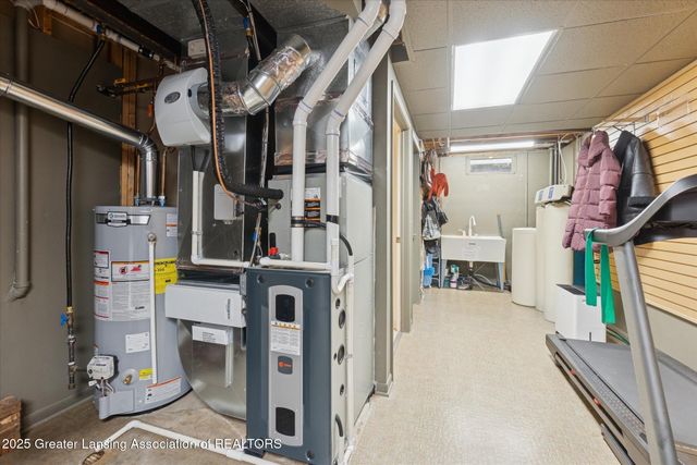 4.5 Locust Lane, Lansing, MI 48911