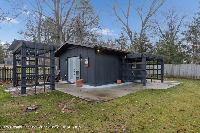 4.5 Locust Lane, Lansing, MI 48911