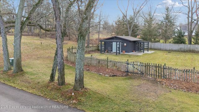 4.5 Locust Lane, Lansing, MI 48911