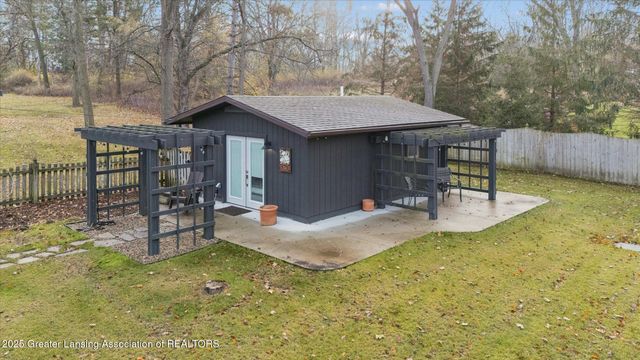 4.5 Locust Lane, Lansing, MI 48911