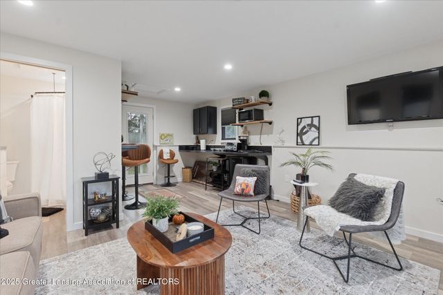 4.5 Locust Lane, Lansing, MI 48911