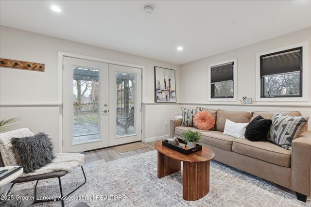 4.5 Locust Lane, Lansing, MI 48911