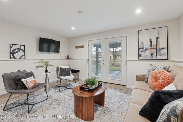 4.5 Locust Lane, Lansing, MI 48911