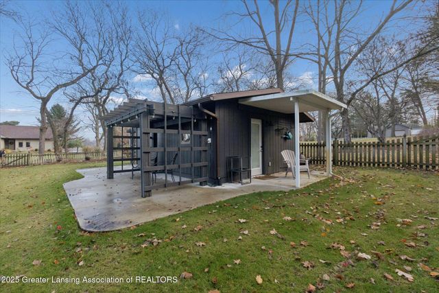 4.5 Locust Lane, Lansing, MI 48911