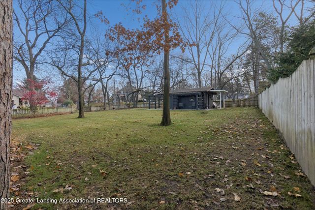 4.5 Locust Lane, Lansing, MI 48911