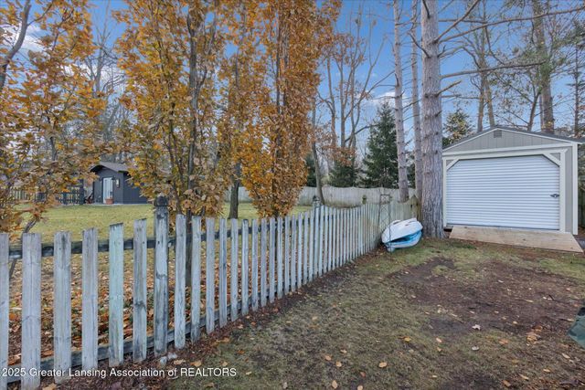 4.5 Locust Lane, Lansing, MI 48911