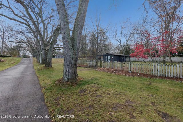 4.5 Locust Lane, Lansing, MI 48911