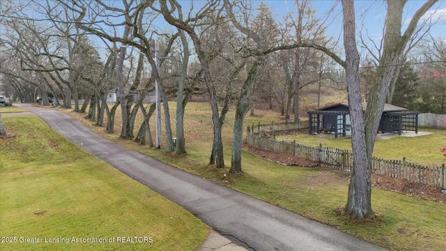 4.5 Locust Lane, Lansing, MI 48911