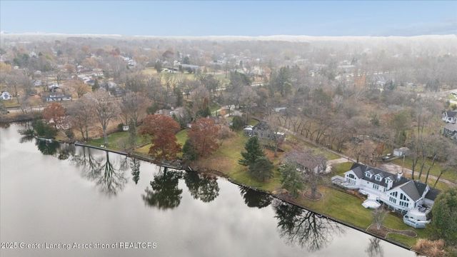 4.5 Locust Lane, Lansing, MI 48911