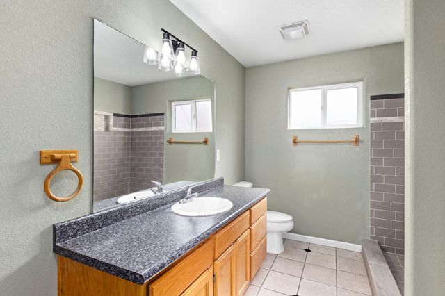 842 W 14th Street, Medford, OR 97501