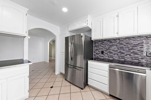 842 W 14th Street, Medford, OR 97501