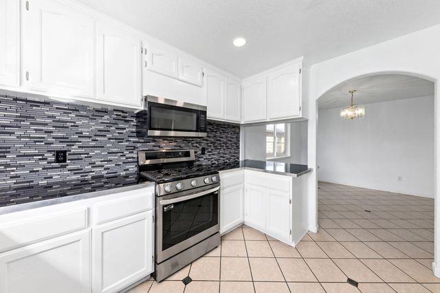 842 W 14th Street, Medford, OR 97501