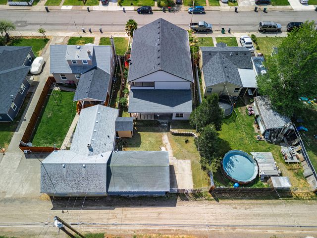 842 W 14th Street, Medford, OR 97501