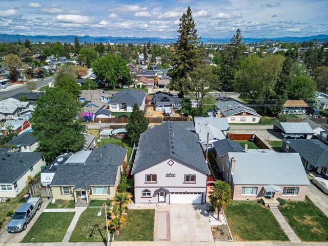 842 W 14th Street, Medford, OR 97501