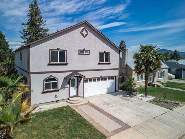 842 W 14th Street, Medford, OR 97501