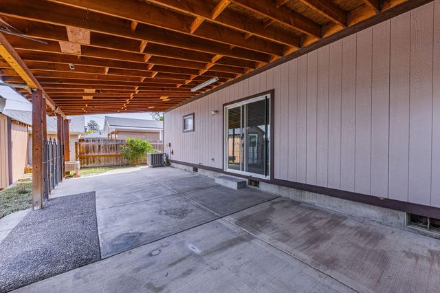 842 W 14th Street, Medford, OR 97501