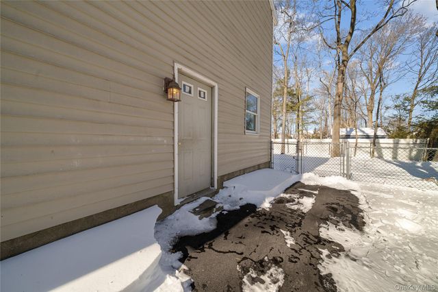 165 5th Street, Saint James, NY 11780