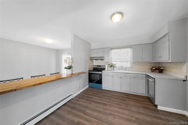 165 5th Street, Saint James, NY 11780