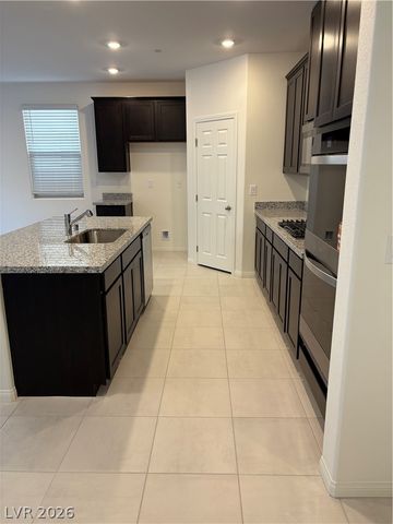 101 Silver Run Lane, Las Vegas, NV 89138