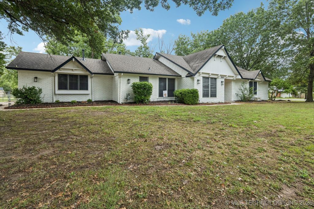 10632 E Dogwood Court, Claremore, OK 74019