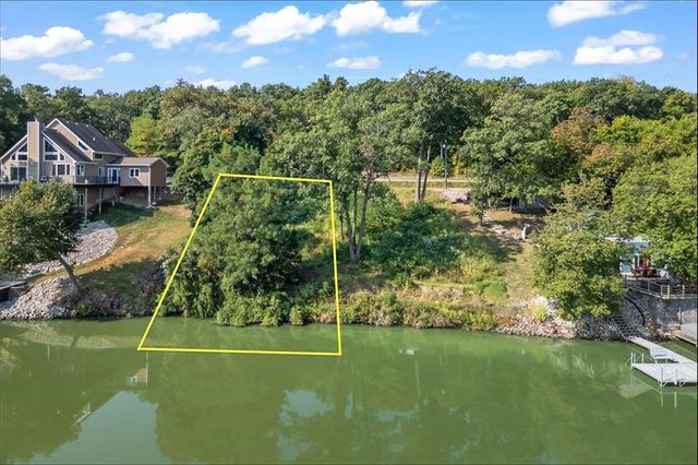 8364 Lakeshore Drive, Dexter, IA 50070